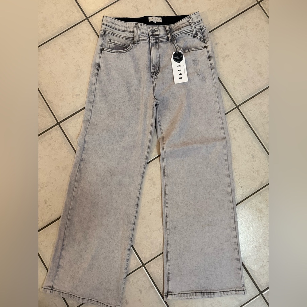 On Trend Light Gray Saige Jeans Size 11